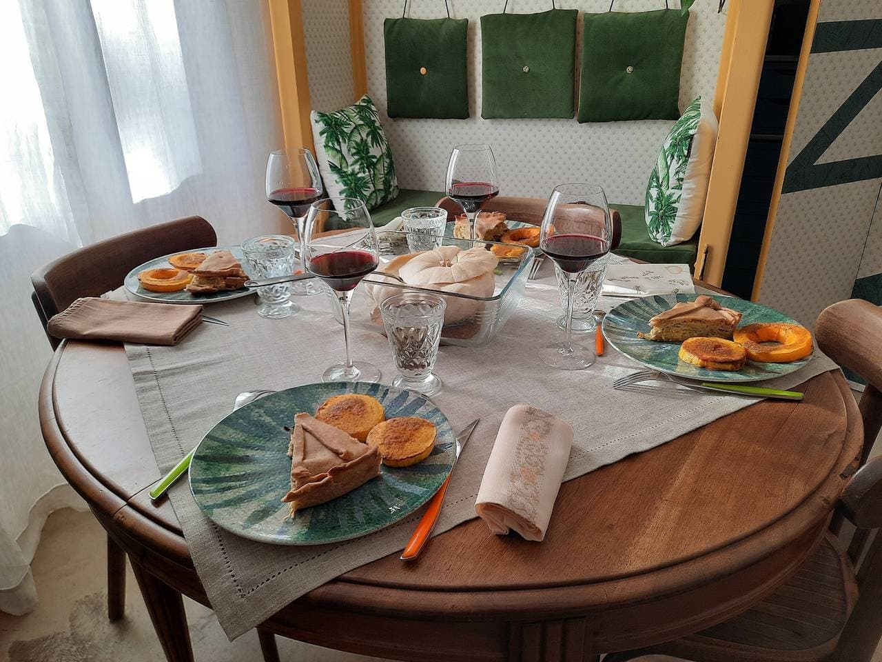 Foto 9 von 21: Gästezimmer „La Roulotte Du Pech Chantant“ mit privater Terrasse, Garten & WLAN