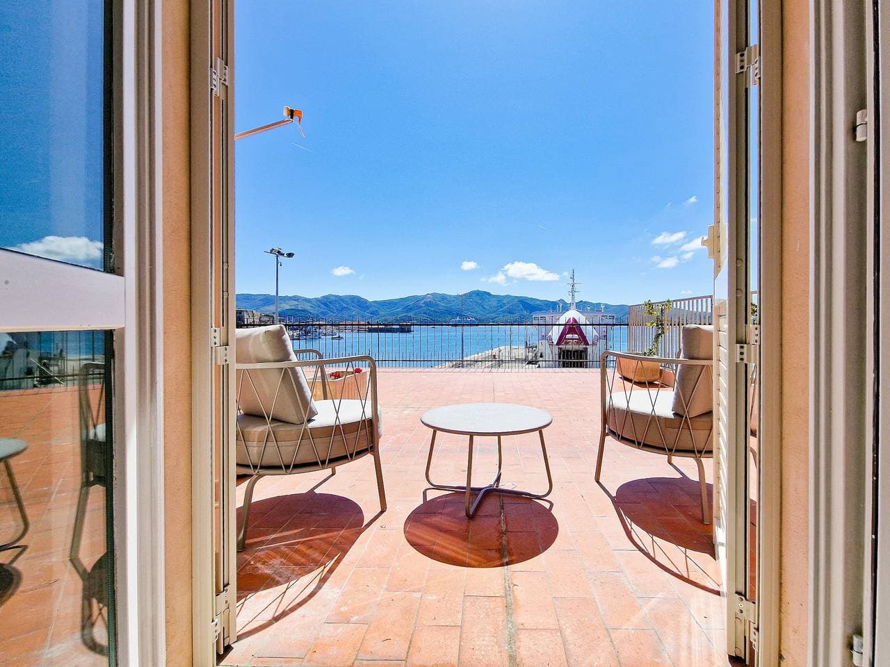 Foto 3 von 22: Ferienwohnung 'Terrazza Sul Mare' mit Meerblick, Wi-Fi und Klimaanlage