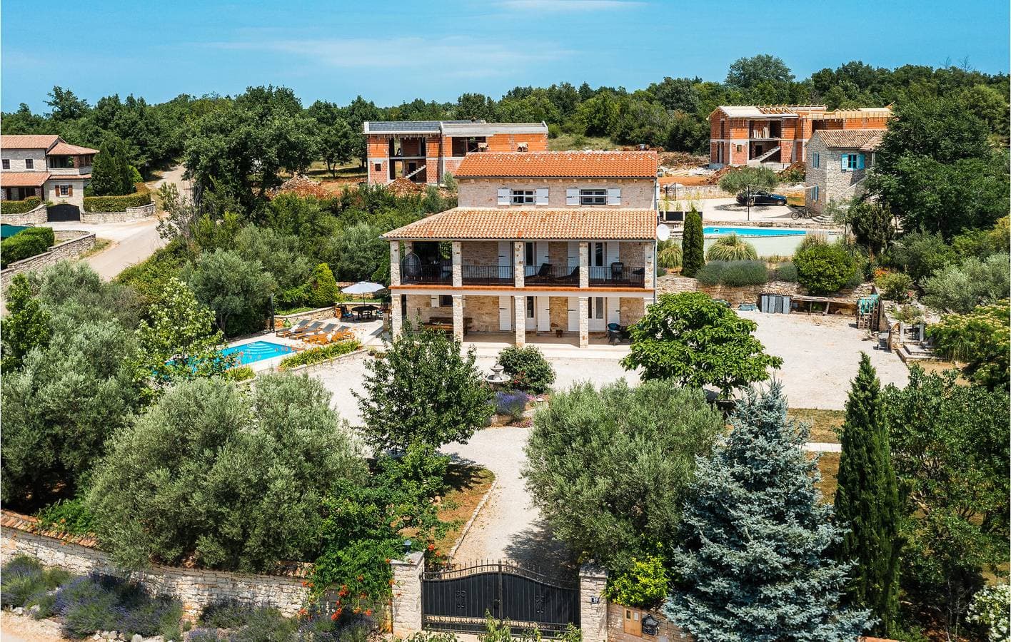 Foto 5 von 50: Geräumige Wohnung mit Pool und Terrasse in der Nähe des Stadtzentrums von Heraki