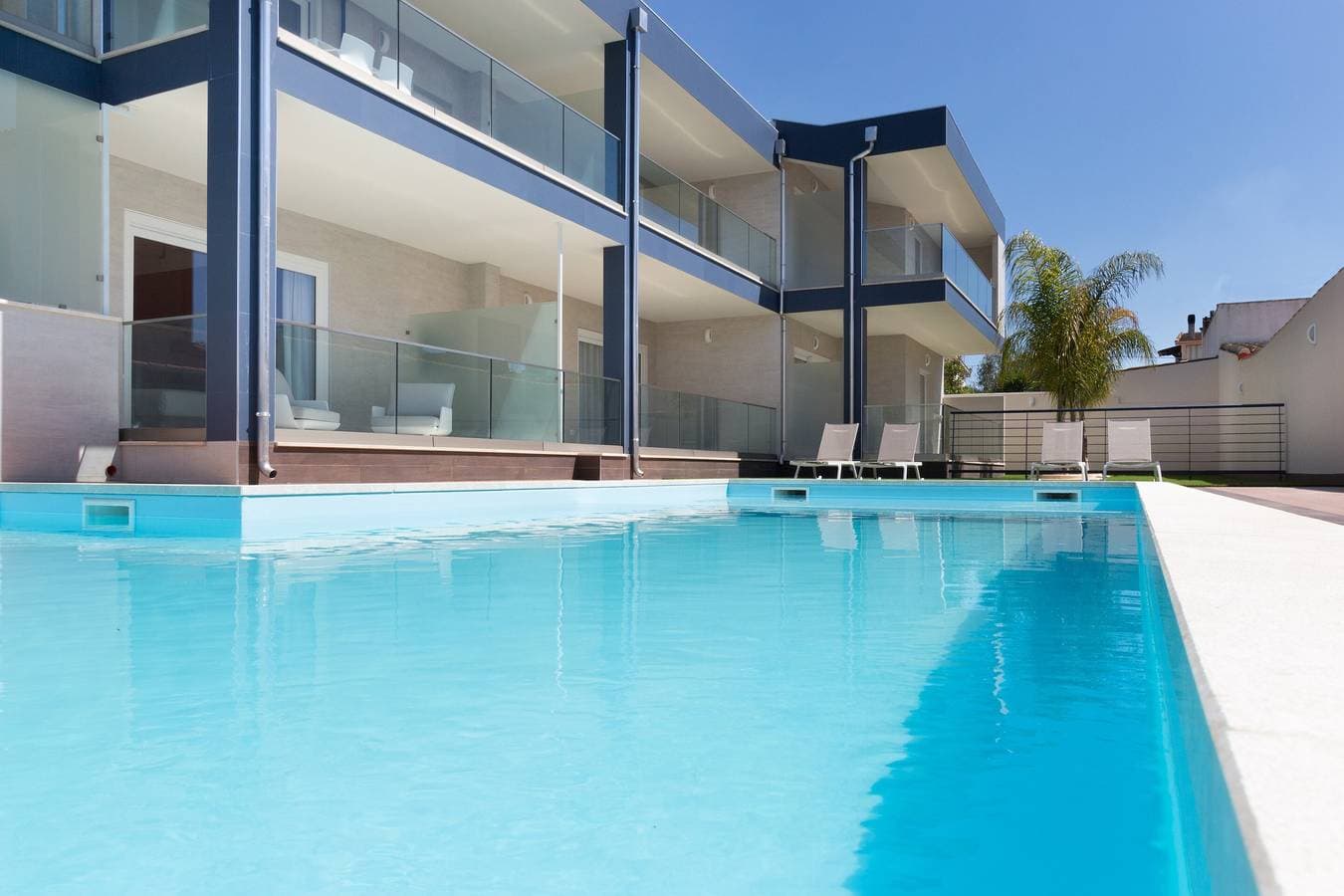 Foto 10 von 12: Studio "Residenz Meridian Unità 5" in Strandnähe, mit Bergblick, Pool & WLAN