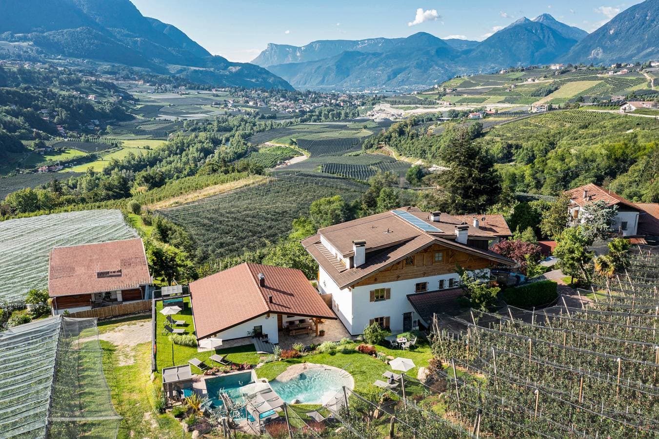 Foto 4 von 42: Chalet "Apfel Feld-Hof" mit Whirlpool, Salzwasser Pool und Terrasse