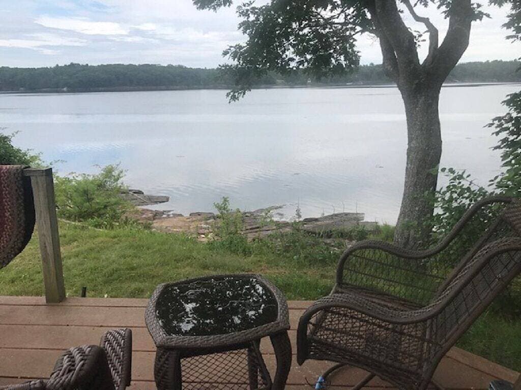 Foto 4 von 32: Waterfront, Updated Oceanfront Gem for 2, near Bowdoin College, Harpswell, and much more!