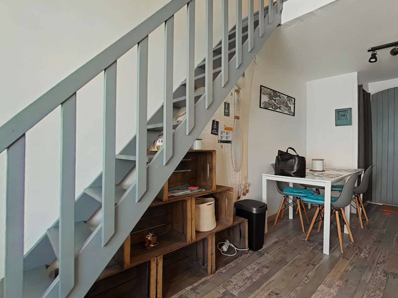 Foto 2 von 16: Helles Studio mit Mezzanine - Meerblick, 4 Schlafplätze, 250m vom Strand, nahe Hafen und Geschäften