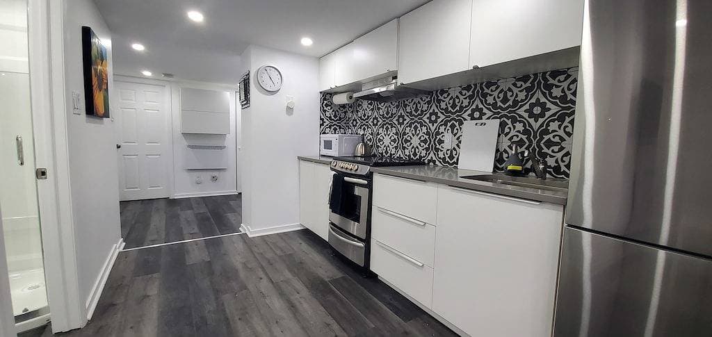 One bedroom apartment in Toronto's Hip Hotspot 1