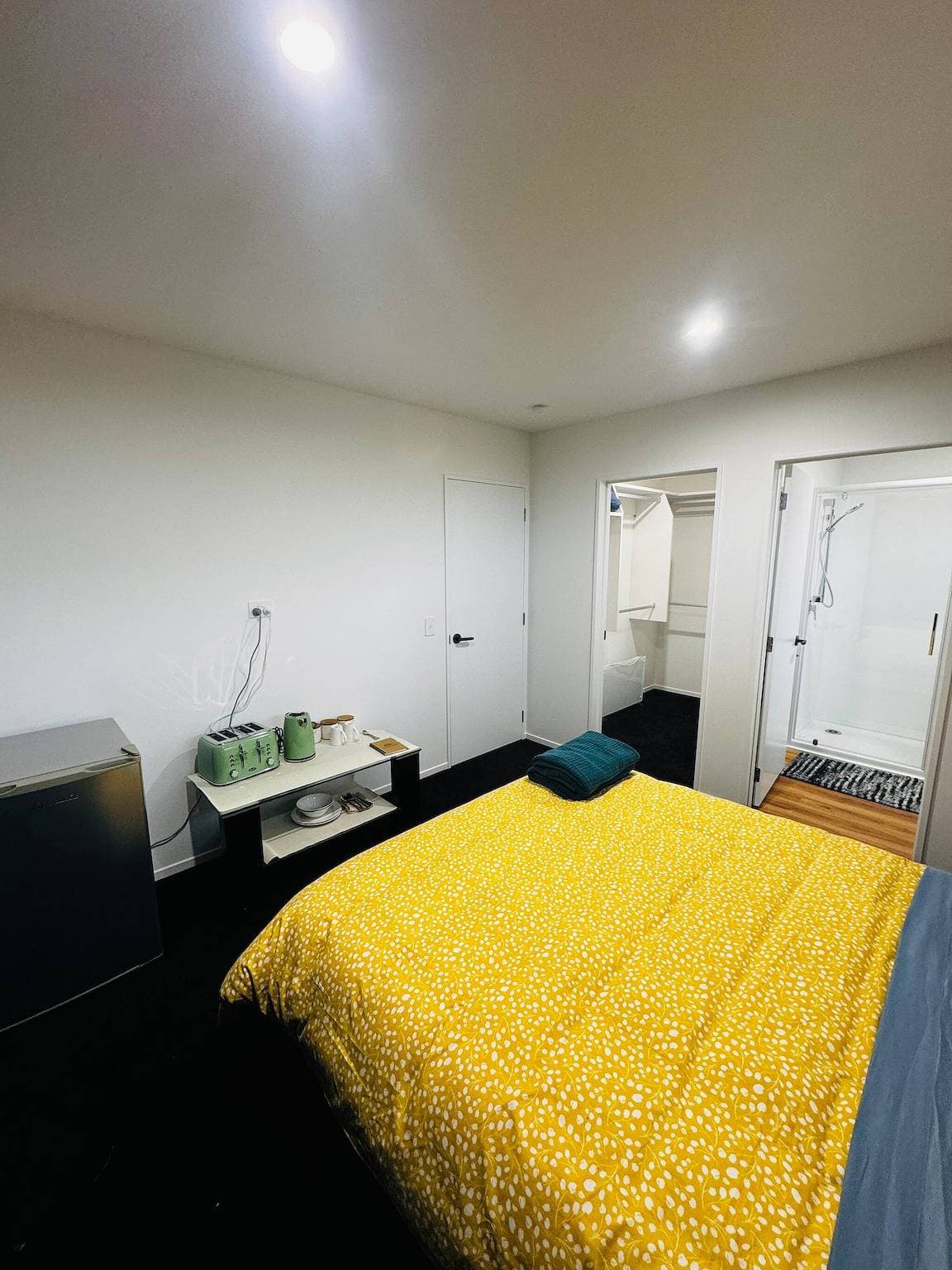Foto 4 von 15: Zimmer mit eigenem Bad und Kochnische