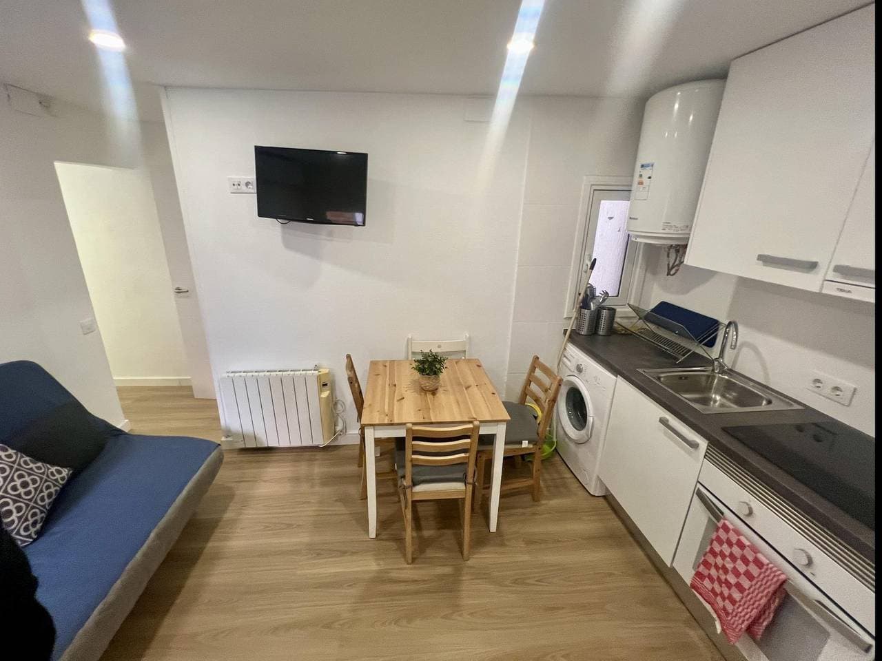Foto 4 von 12: Modernes Apartment mit AC, WiFi & Küche 400m vom Stadtzentrum entfernt