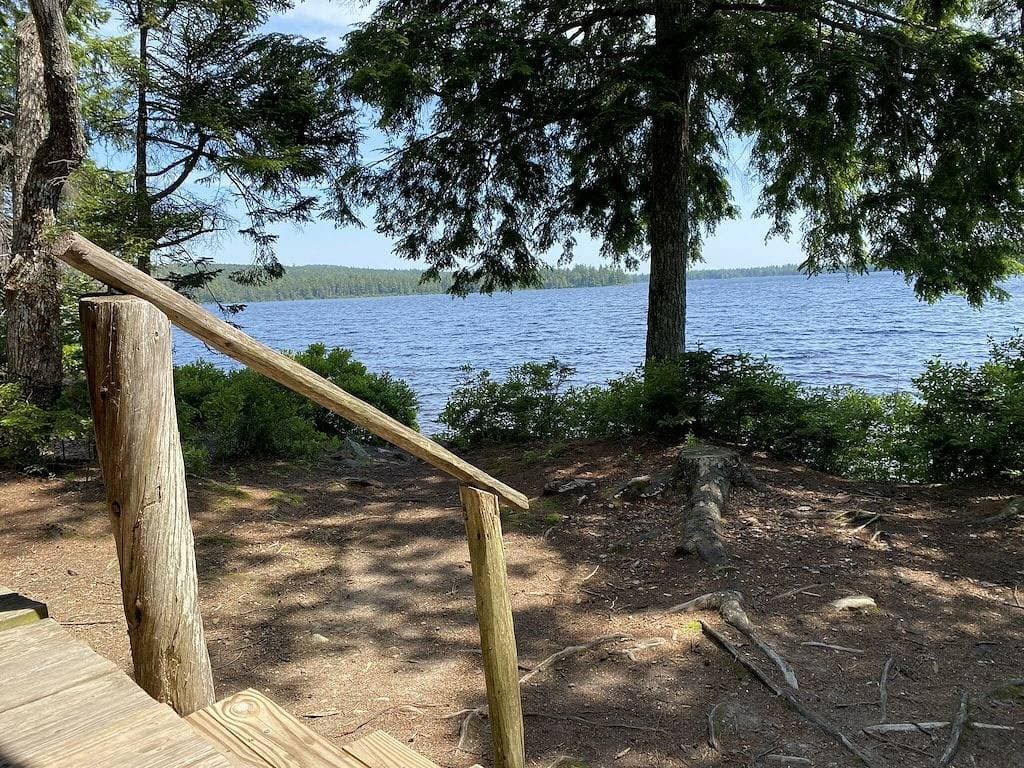 Foto 12 von 25: Gehen Sie zu dieser einsamen Hütte am See in Downeast Maine