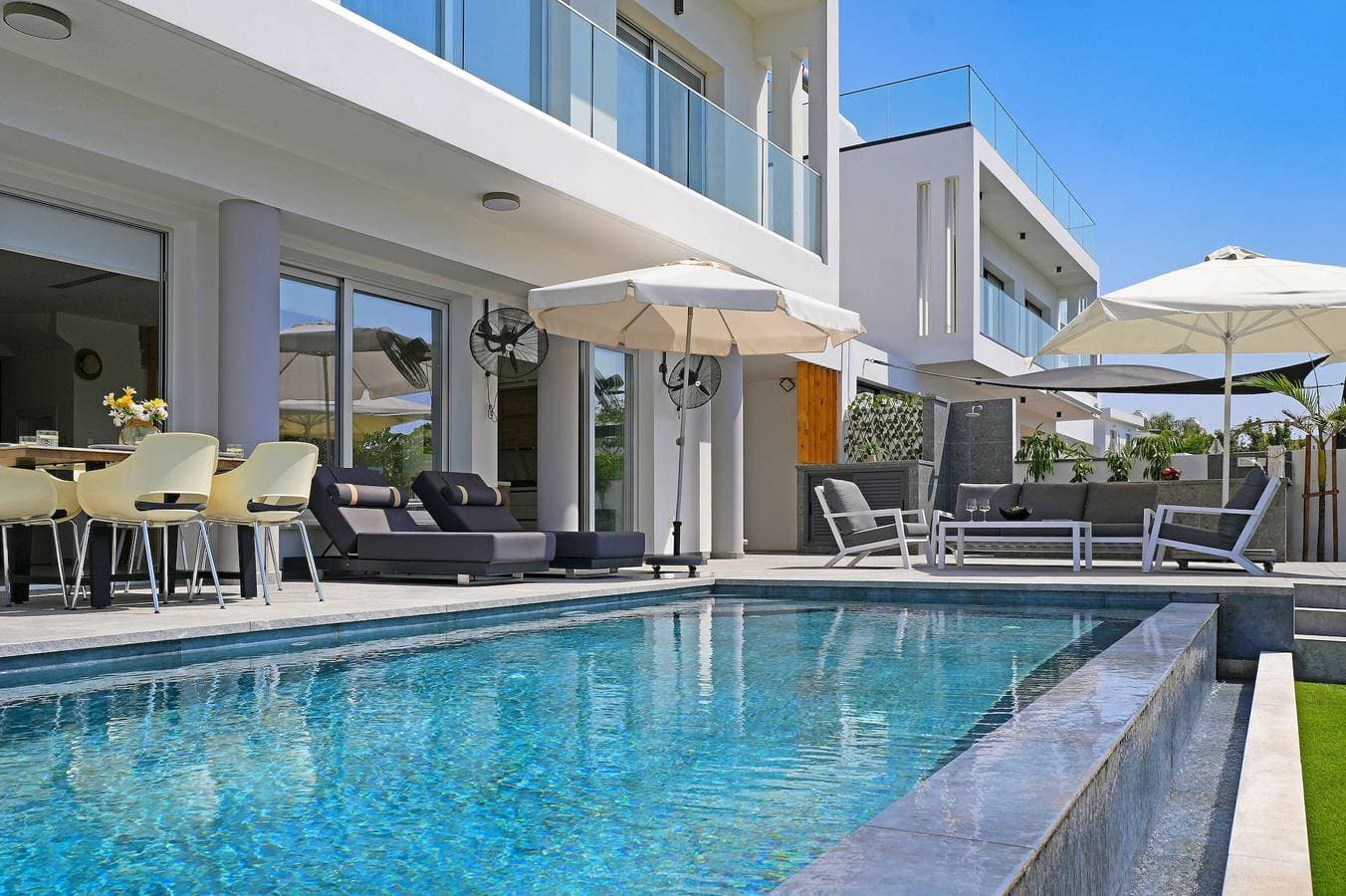 Foto 7 von 38: Villa für 6 Personen mit Balkon