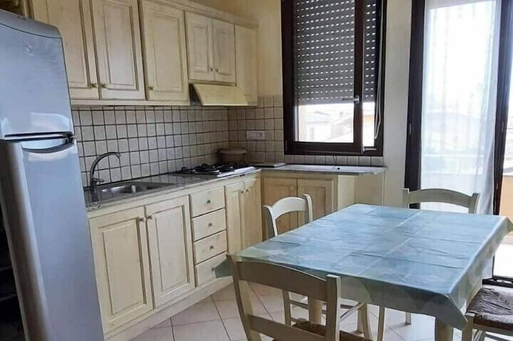 Large two-room apartment on the first floor, with balcony and bathroom. 1