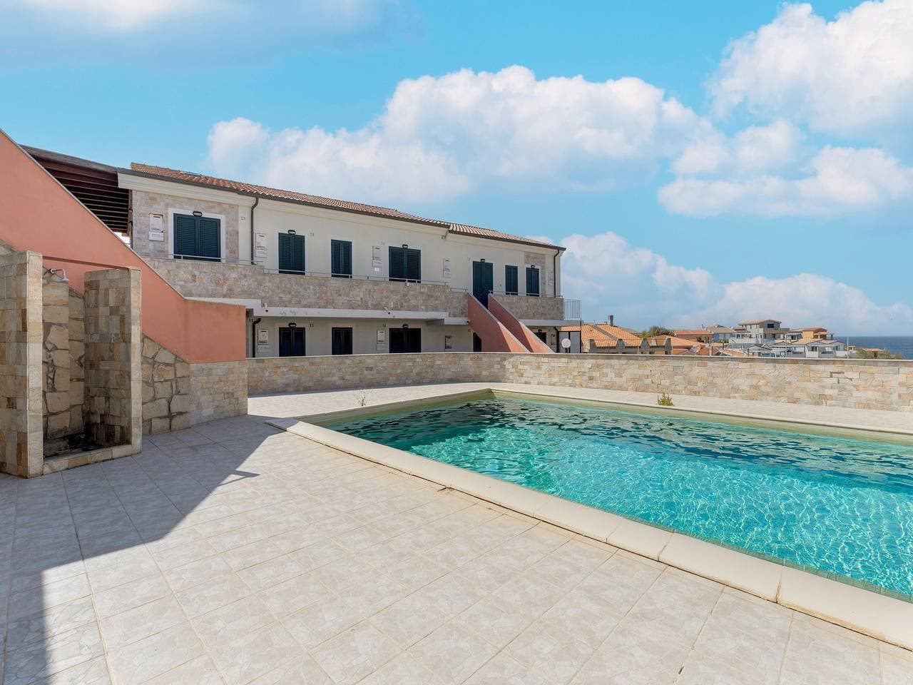Foto 11 von 33: Pool, Klimaanlage, Parkplatz