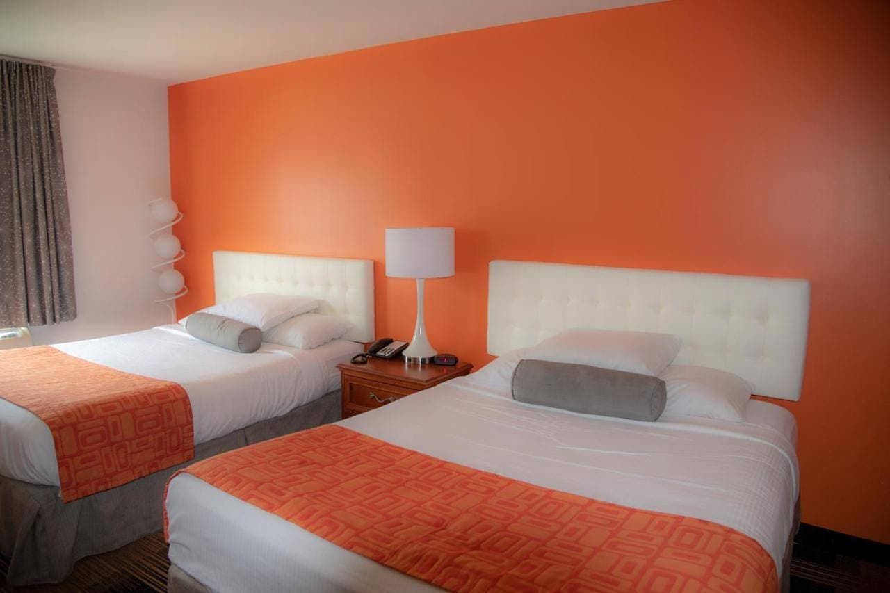 Foto 6 von 15: Queen Room with Two Queen Beds - Non-Smoking