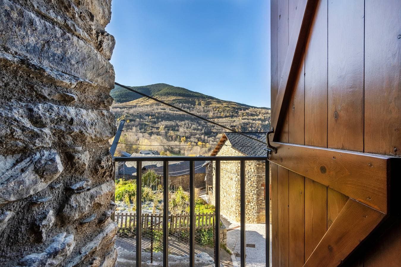 Foto 5 von 20: Ferienwohnung 'El Case' mit Bergblick und Privatem Garten