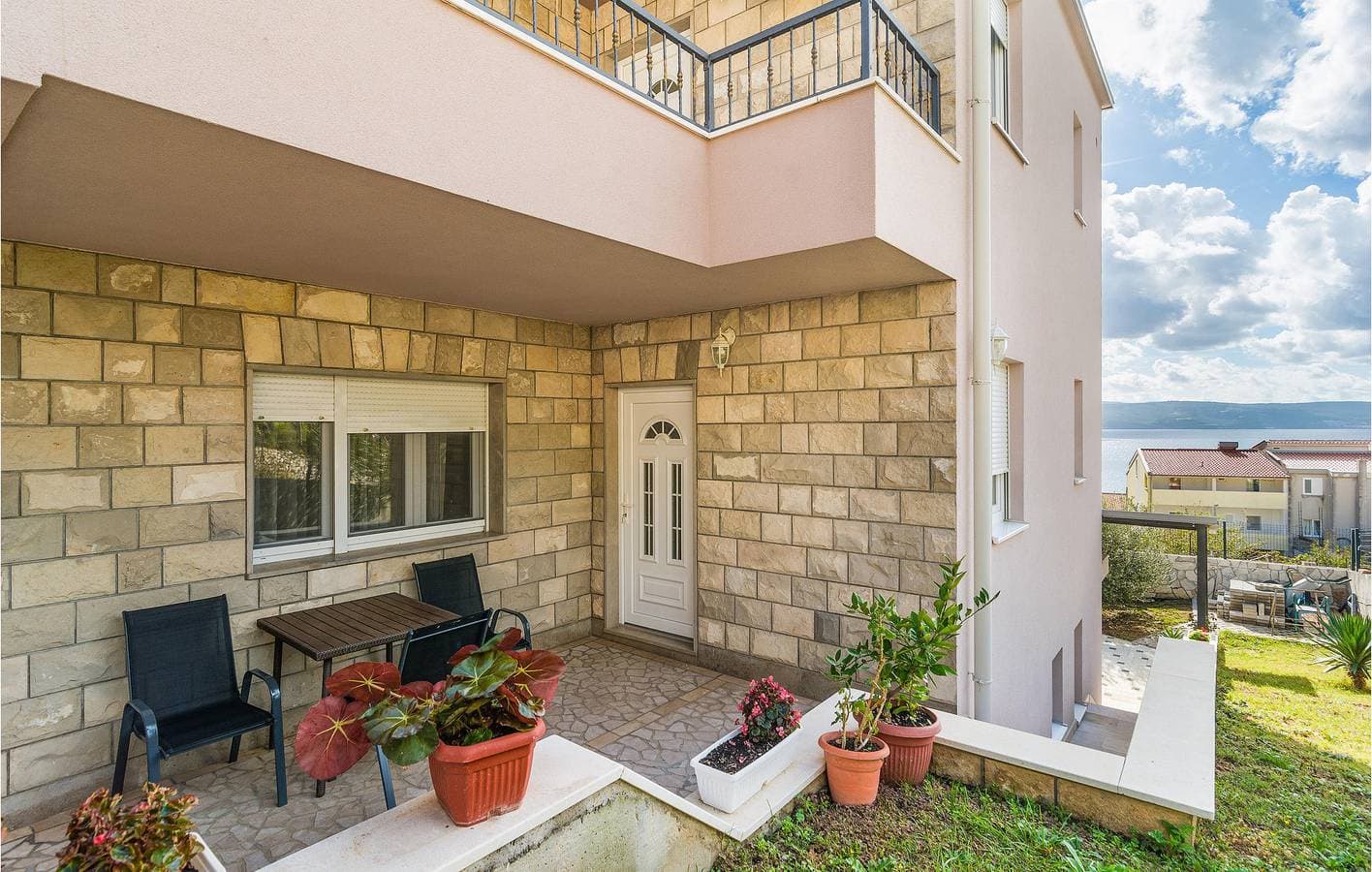 Foto 12 von 24: Gemütliche 300 m zum Strand: Klimatisierte Wohnung mit Terrasse und Parkplatz