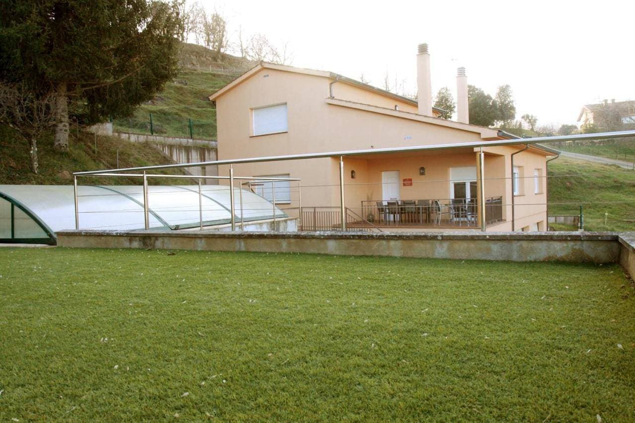 Foto 5 von 12: Six-Bedroom House