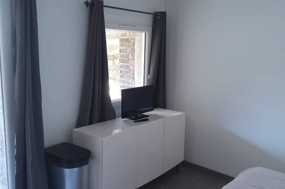 Foto 3 von 13: 30 m2 furnished apartment near shops and metro