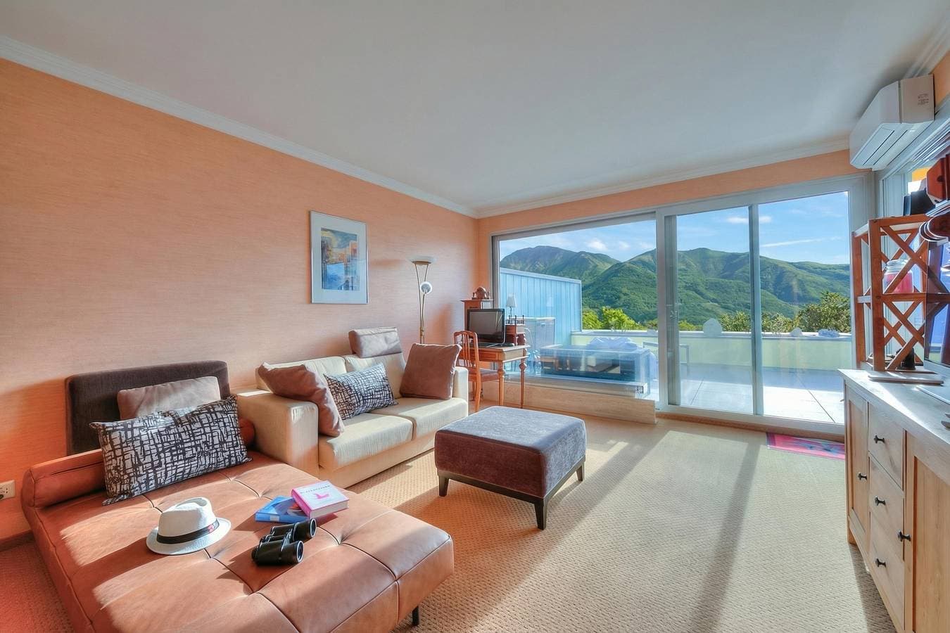 Foto 3 von 30: Panorama Maggiore Apartment with Pool in Locarno