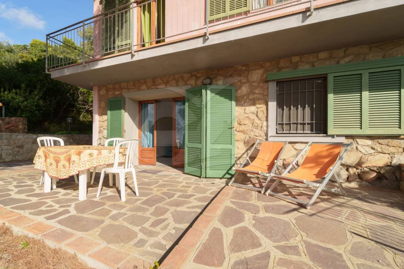 Foto 10 von 28: Ferienwohnung für 4 Personen mit Terrasse