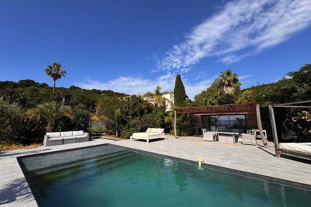 Foto 12 von 15: Secret cove, a private sea view suite, between garden, pool and beach.