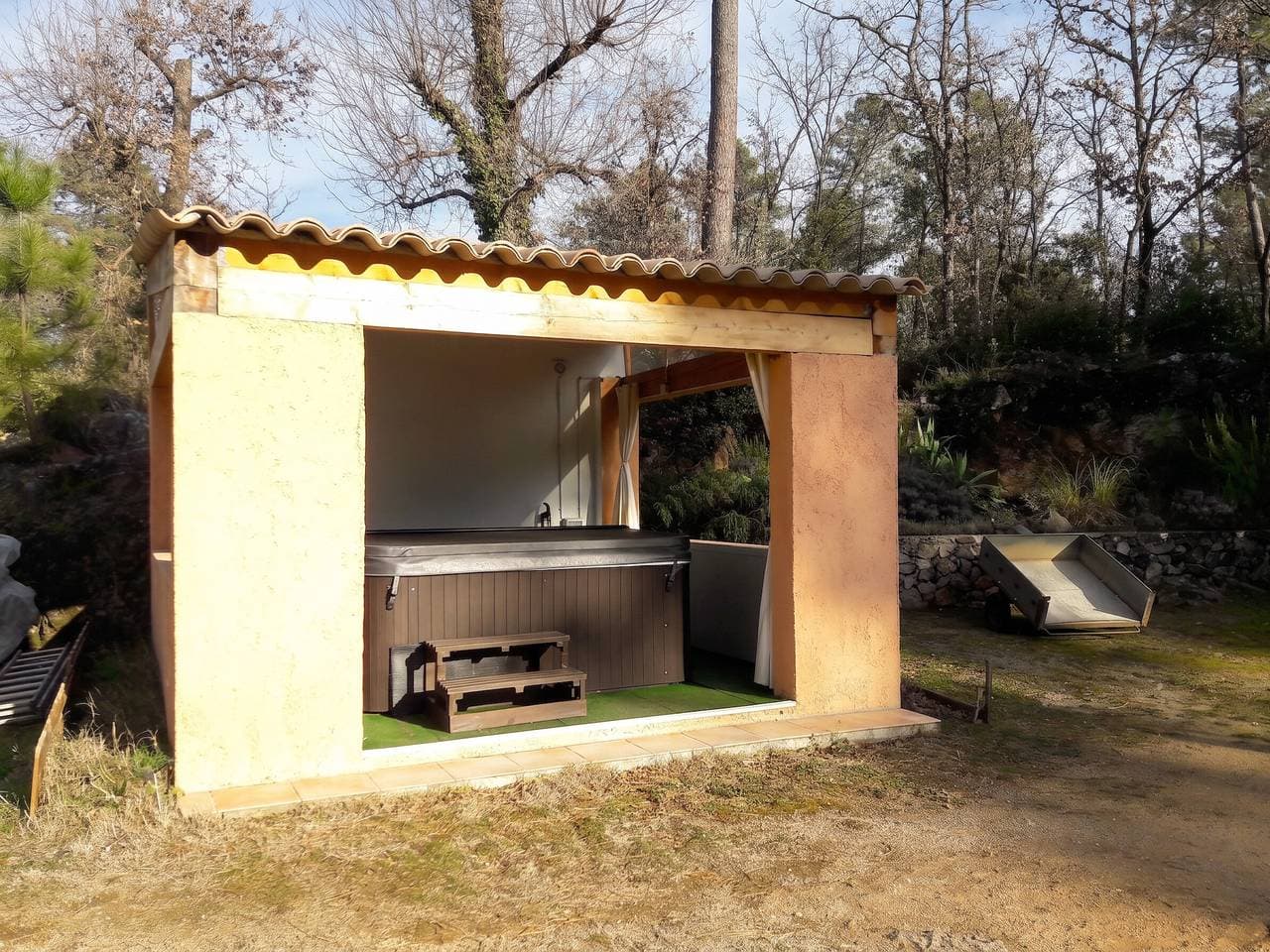 Foto 12 von 16: Charmantes Haus in Montauroux mit Jacuzzi und Blick