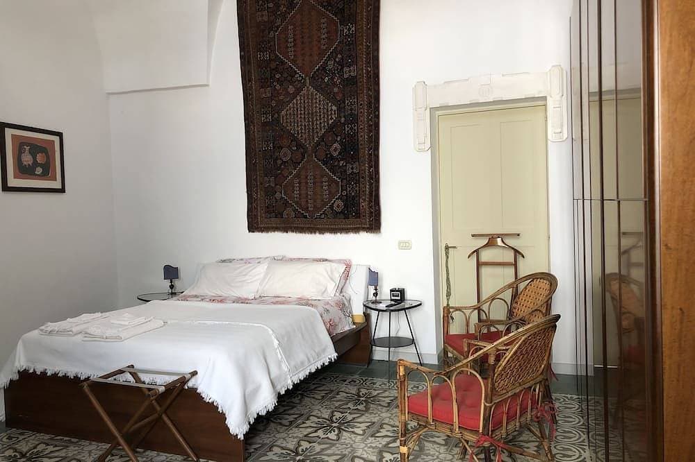 Salento: mini casa 36m2 con ampia corte in centro storico a 13km dal mare 1