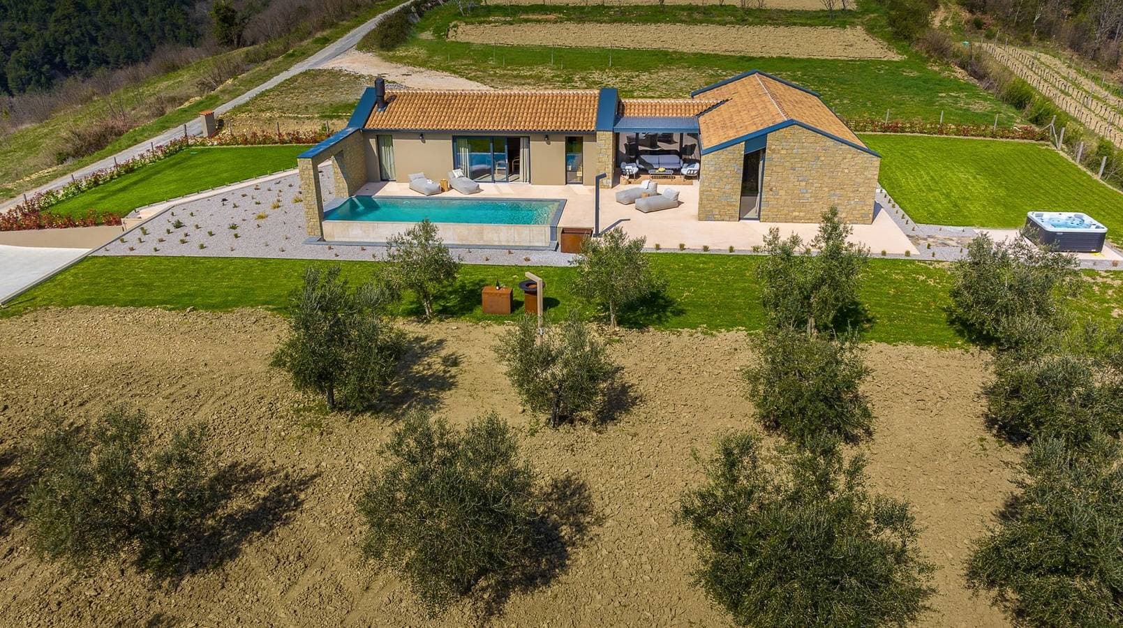 Foto 2 von 52: Villa Rea – Luxuriöse Designervilla mit privatem Pool, Sauna und Whirlpool