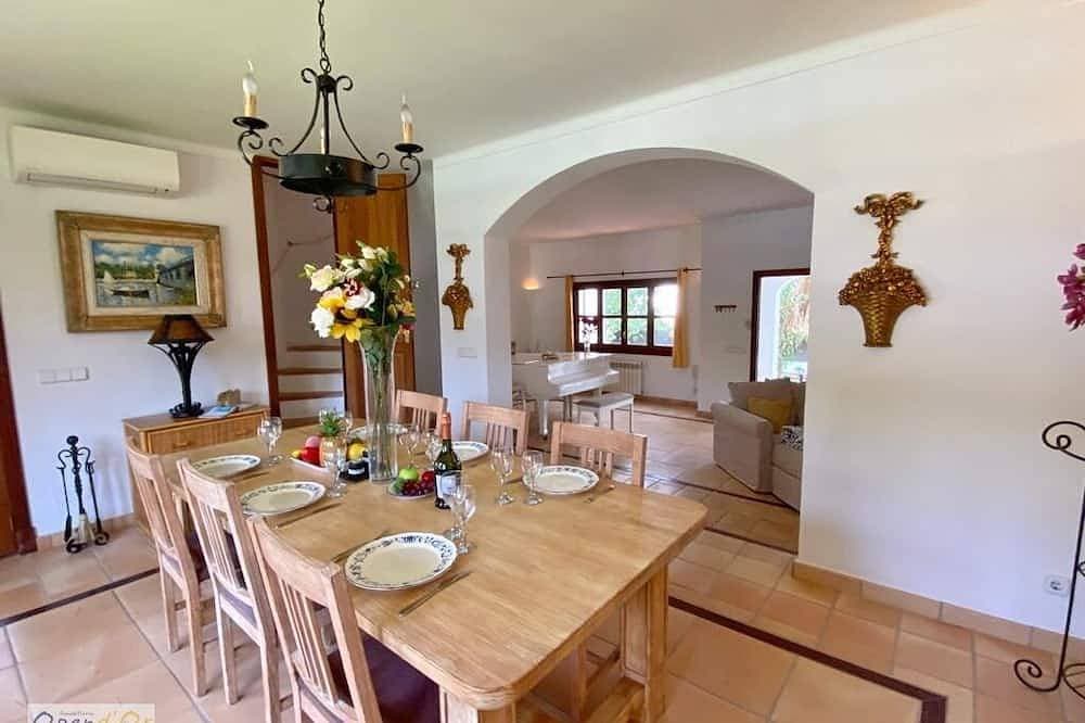 Foto 11 von 24: Wunderbare 4-Bett-Villa mit privatem Pool im Zentrum von Cala D'Or, 5 Minuten zu Fuß zum Strand