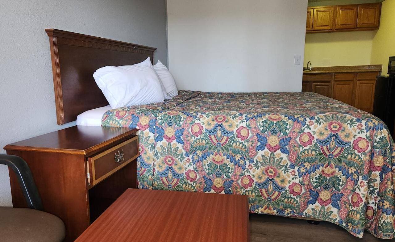 Foto 4 von 9: Double Room with Two Double Beds - Accessible/Non-Smoking