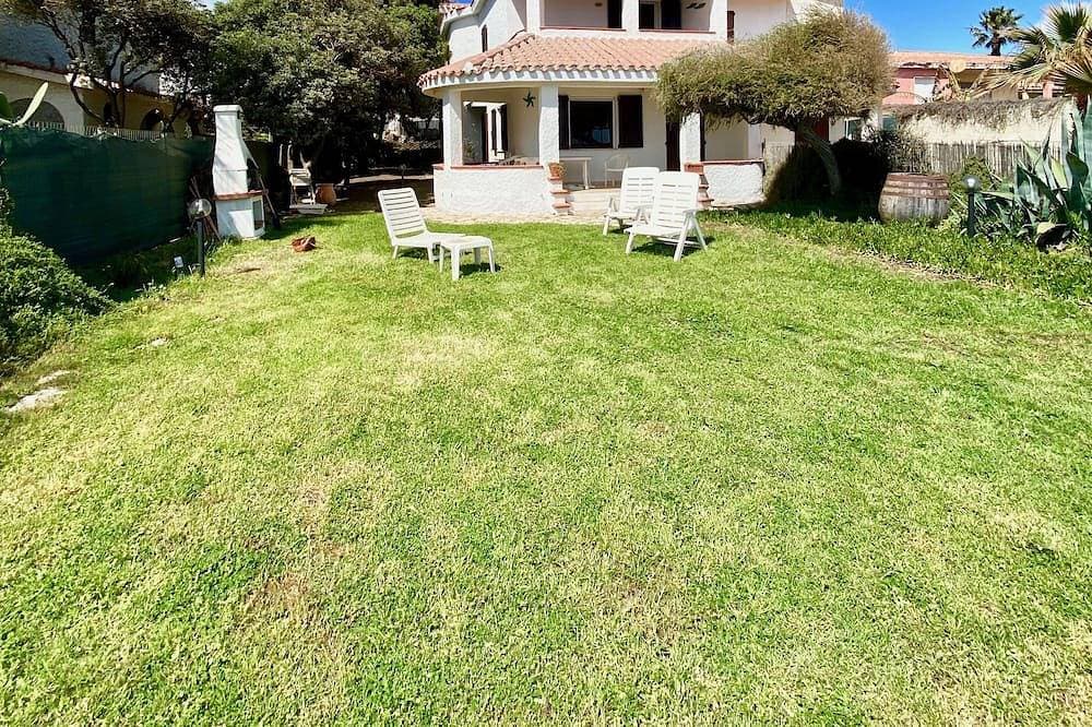 Foto 12 von 30: Spacious Beachfront Villa