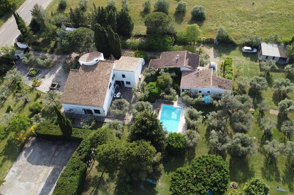 Foto 12 von 22: Ferienwohnung auf parkähnlichem Privatanwesen mit Pool bei Arles in der Provence