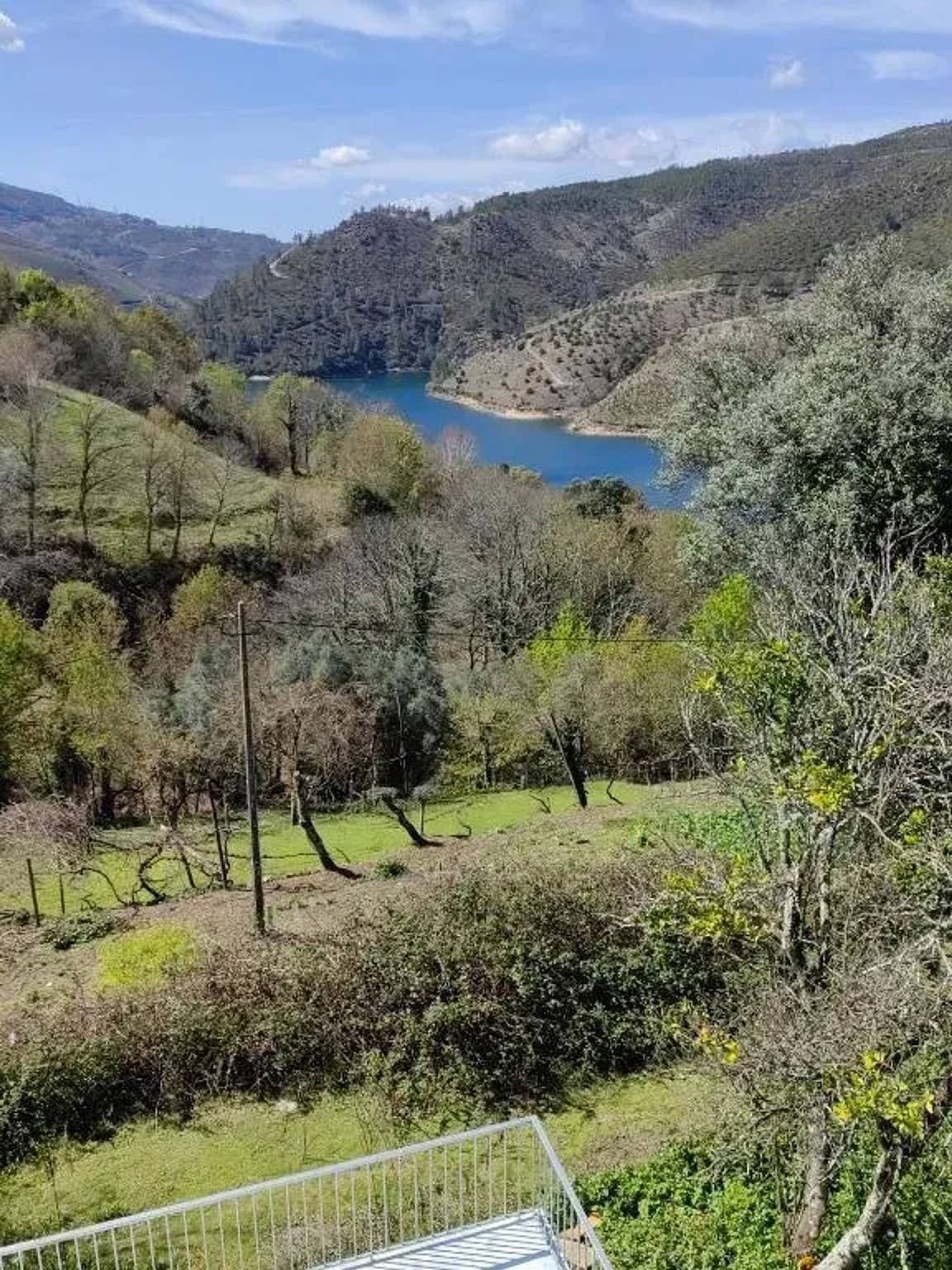 Foto 7 von 69: Gemütliches Haus mit Blick auf den See in Ruivães
