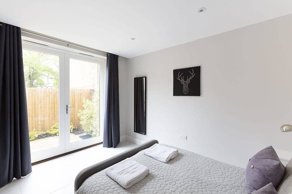 Foto 8 von 30: Immaculate Central Windsor Town House