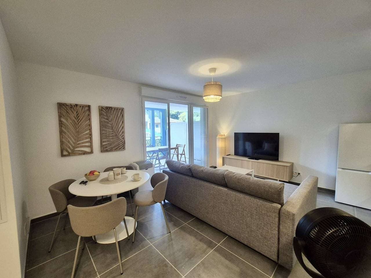 Foto 4 von 26: Moderne Wohnung mit Pool, Klimaanlage und Parkplatz in Cavalaire-sur-Mer