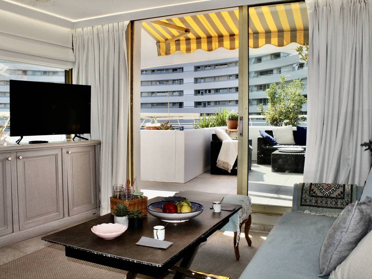 Schöne klimatisierte Wohnung mit Terrasse und Garten in Villeneuve Loubet Strand 1