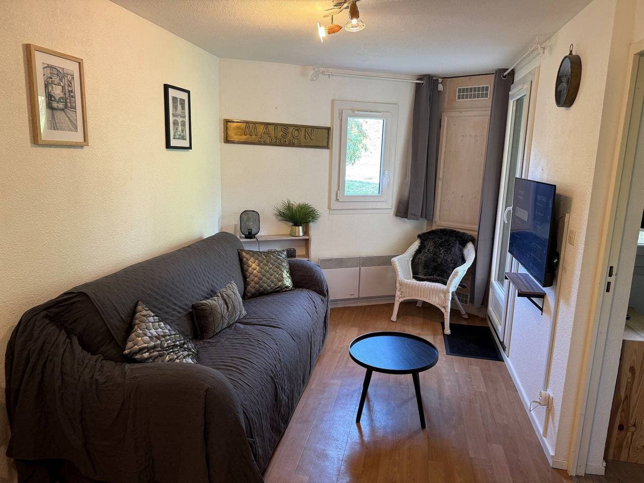 Foto 2 von 11: Gemütliche 5 Pers Wohnung an der Piste, Balkon und Skischließfach