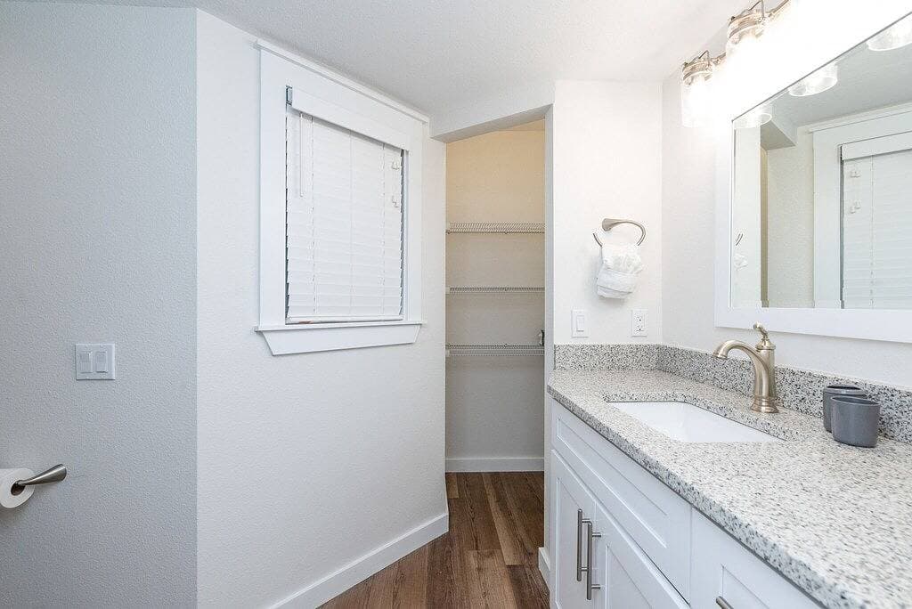 Foto 11 von 16: Sandcastle Condominium Unit 132