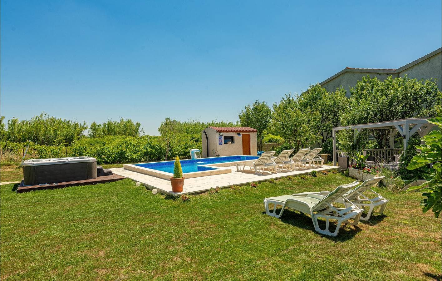 Foto 11 von 60: Gemütliche 2-Zimmer-Wohnung mit Pool, WLAN und Parkplatz in Strandnähe