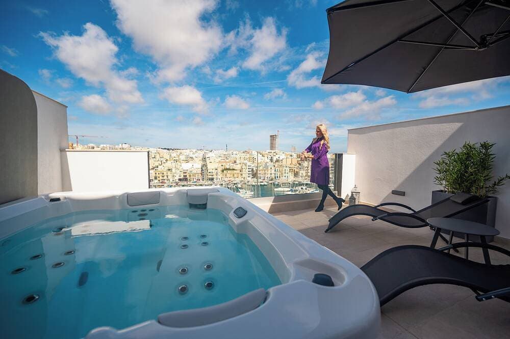 Foto 10 von 11: The Address Seafront Penthouse 16 + Hot Tub