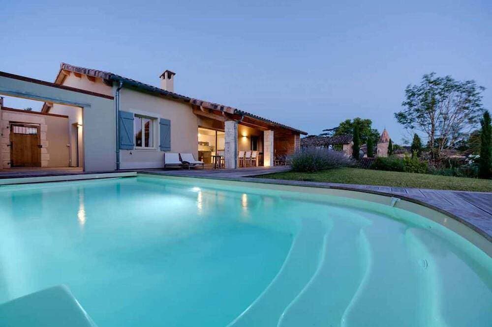 Villa 5 Neue Luxusvilla mit 3 Schlafzimmern und beheiztem Pool auf dem Weingut Chateau Vineyard 1