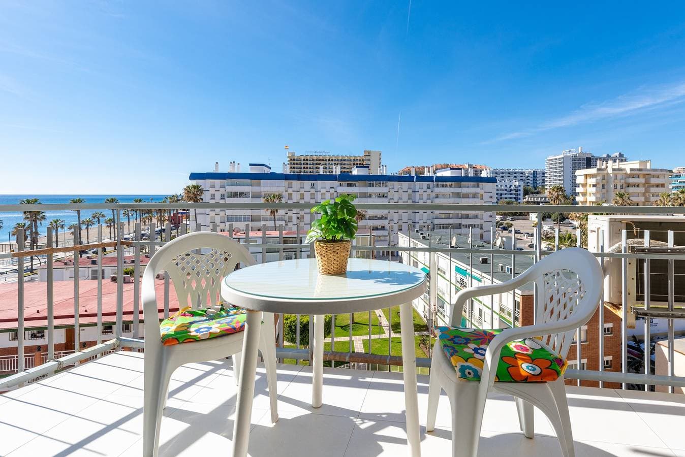 Sunny Seaside Studio 1