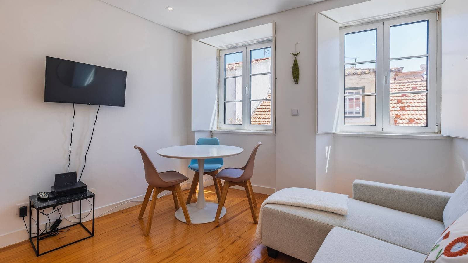 Foto 9 von 29: Bright 1Br Flat in Bairro Alto by LovelyStay