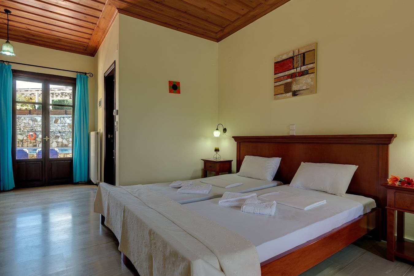 Foto 13 von 22: Heliopetra studios, small village near beaches