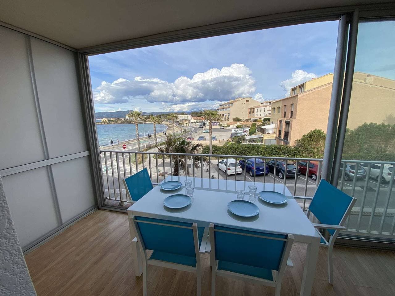 Foto 2 von 7: Wunderschönes Apartment mit einem Schlafzimmer und Meerblick Strände, Geschäfte und Restaurants sind zu Fuß erreichbar.