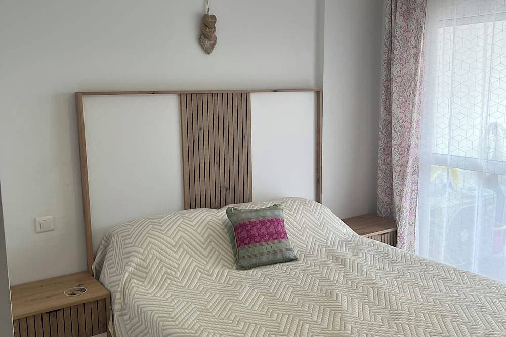 Foto 2 von 19: Modern ground floor apartment with large private patio/terrace and shared pool