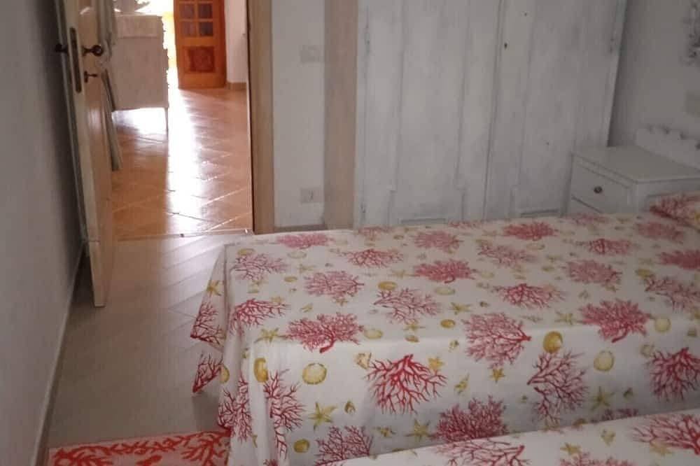 Foto 3 von 26: Unabhängige Villa mit großem Garten und Pool 50 Meter vom Meer entfernt