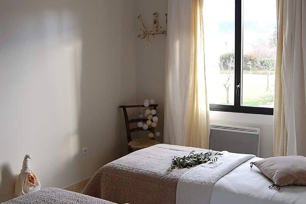 Foto 3 von 30: Haus-Workshop auf 2 ha Waldgrundstück mit privatem Pool und Whirlpool