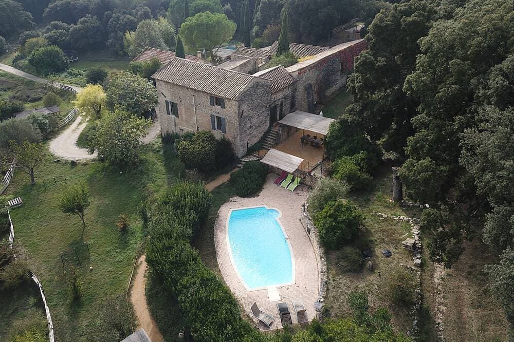 Foto 13 von 25: Provence, privat pool, Ardèche, Avignon, Uzès, spricht Deutsch, dog welcome