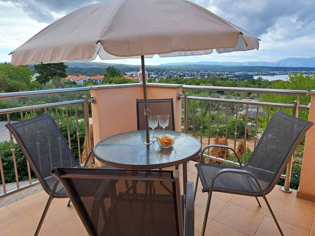 Foto 11 von 19: Wunderschöne Ferienwohnung, mit Meerblick und Pool