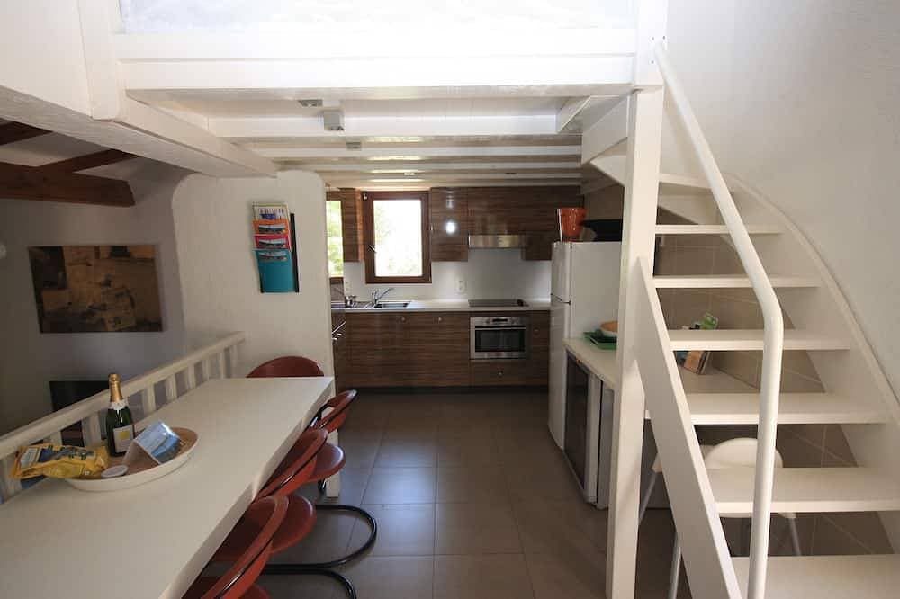 Foto 12 von 19: Le Lavandou-Aiguebelle-ocean view-sleeps 6-heated pool-beach 300 m away-garage-air conditioning