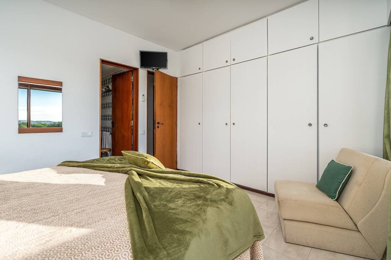 Foto 11 von 27: Ferienwohnung 'Alvor Beach Front Line Bay' mit Meerblick, Wi-Fi und Klimaanlage