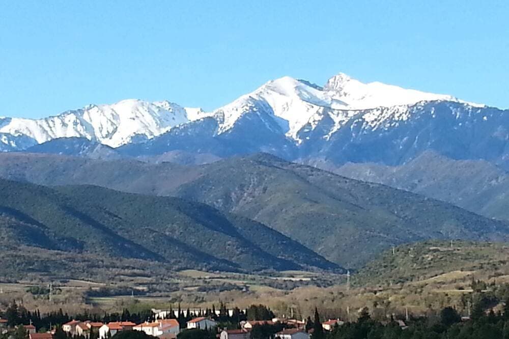 Cosy village house with amazing views of Mount Canigou. 1